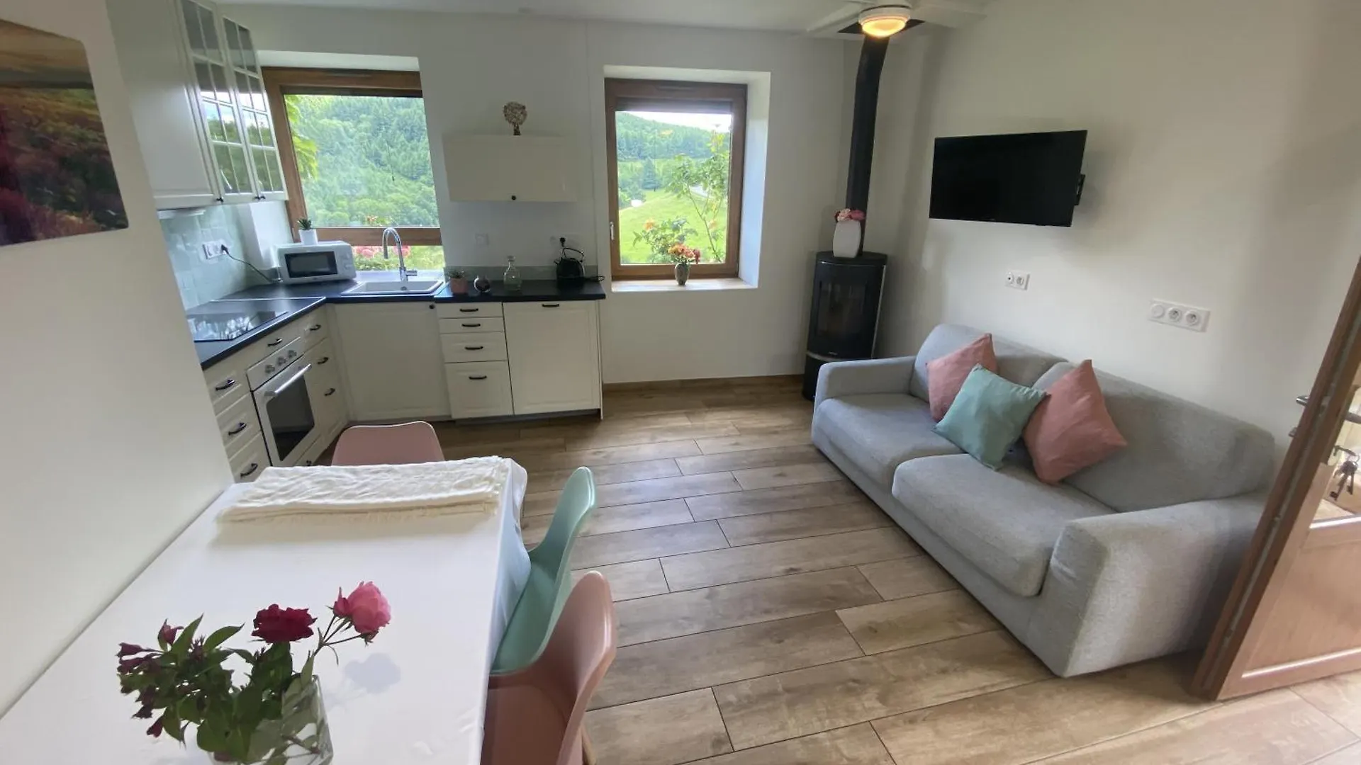 Gite De Chamelet - Nature Et Tranquillite Guest house